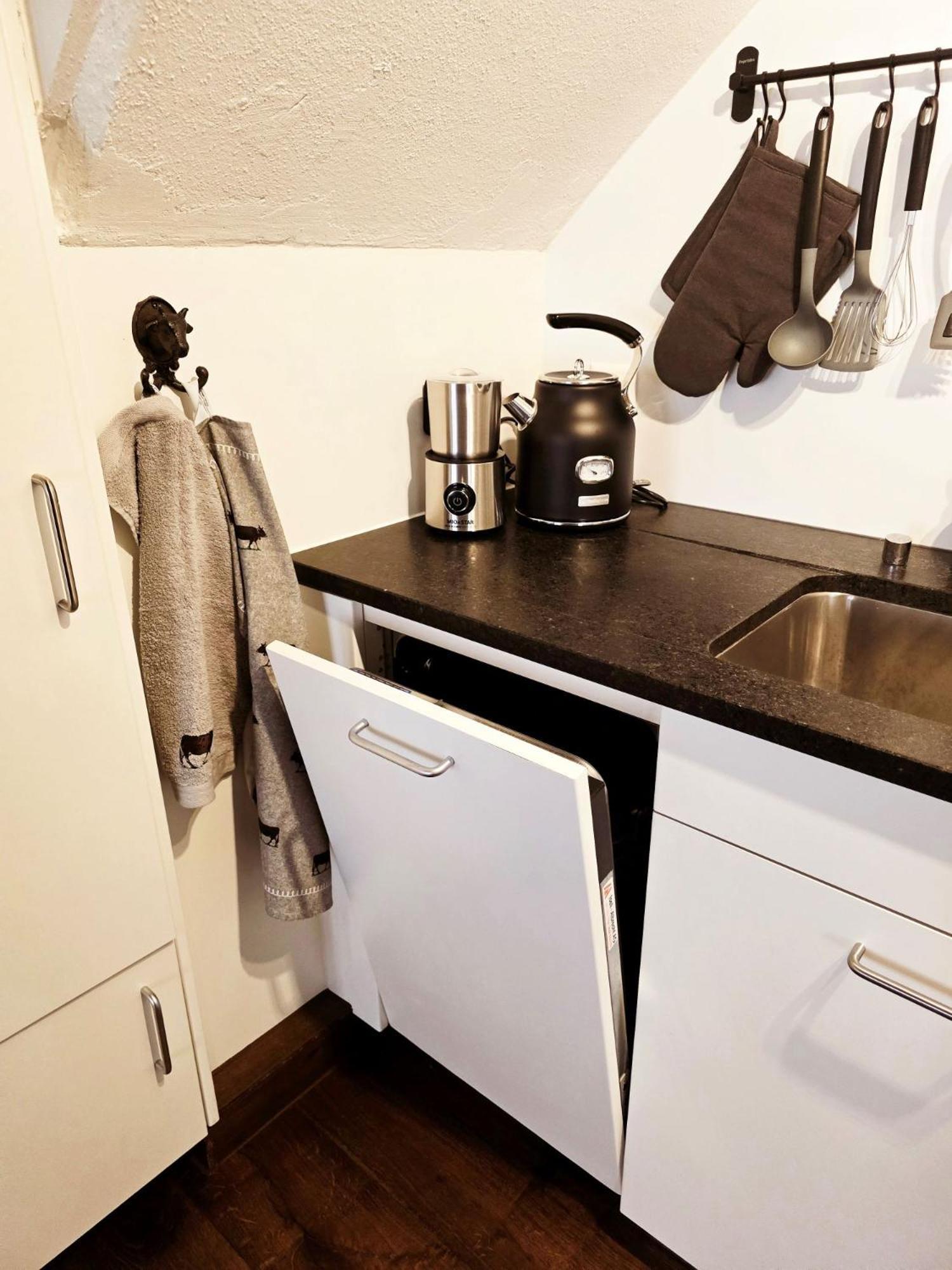 Chalet Happy Cow - Top Lage Naehe Bodensee, Rheinfall, Schaffhausen & Zuerich - Laendliche Idylle Mit Privat-Parkplatz Und Viel Komfort - 120M2 - 3 Stockwerke Ramsen Exterior foto